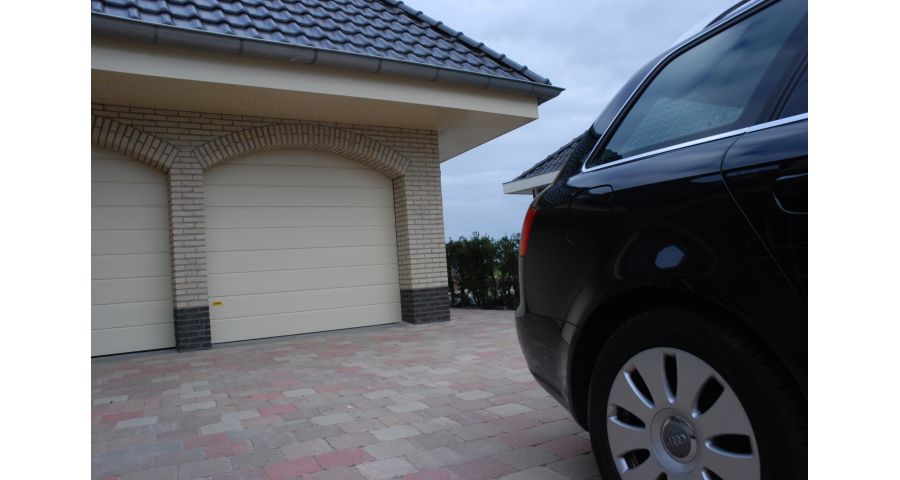 Klütsch Verladetechnik - Garagentore | Exklusive Garagensektionaltore